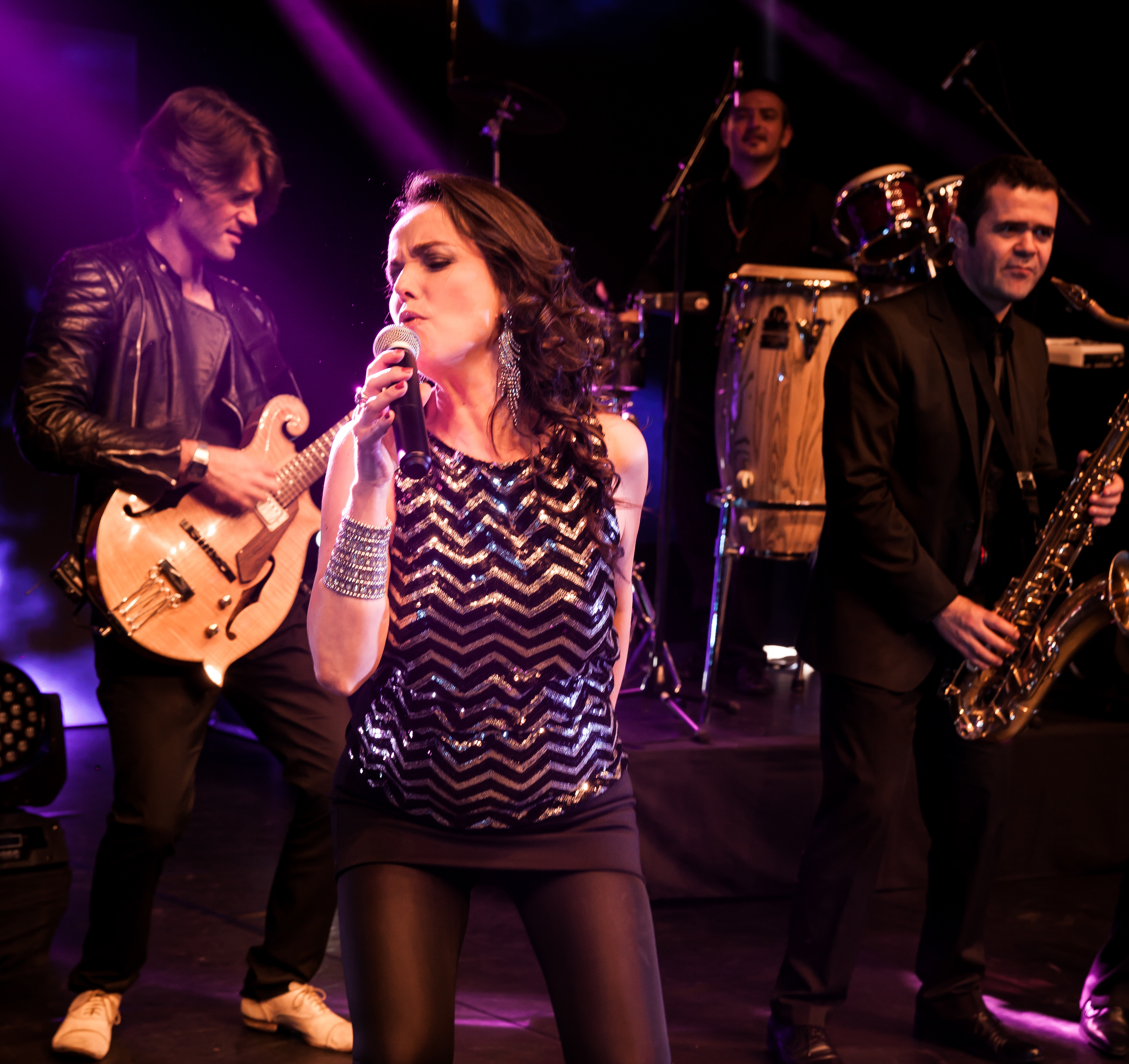 How Long Should a Live Band Play at a Wedding Reception?